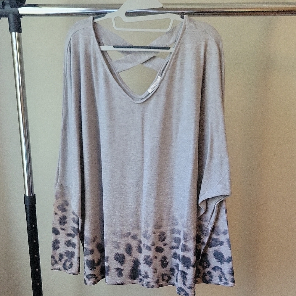 Elegant Gray Leopard Print Long Sleeve Top